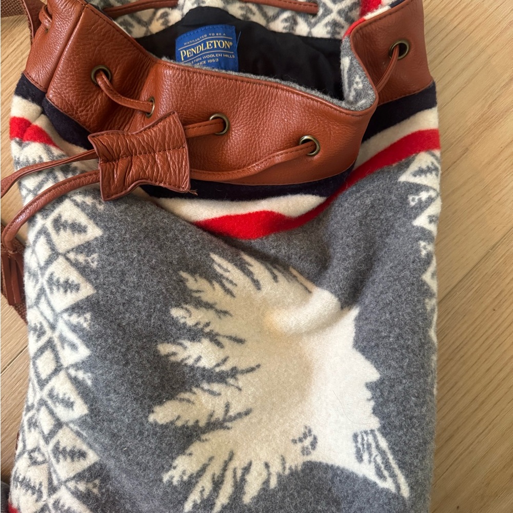 *Rare* Pendleton Backpack - Picture 2 of 4